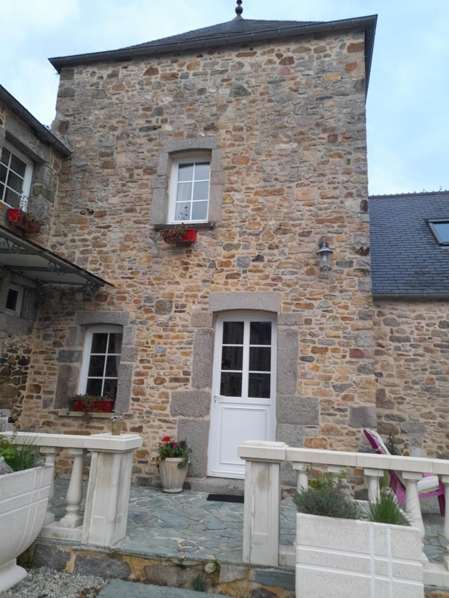 Domaine De La Tour Carree - 3 Chambres Benoitville Exterior photo